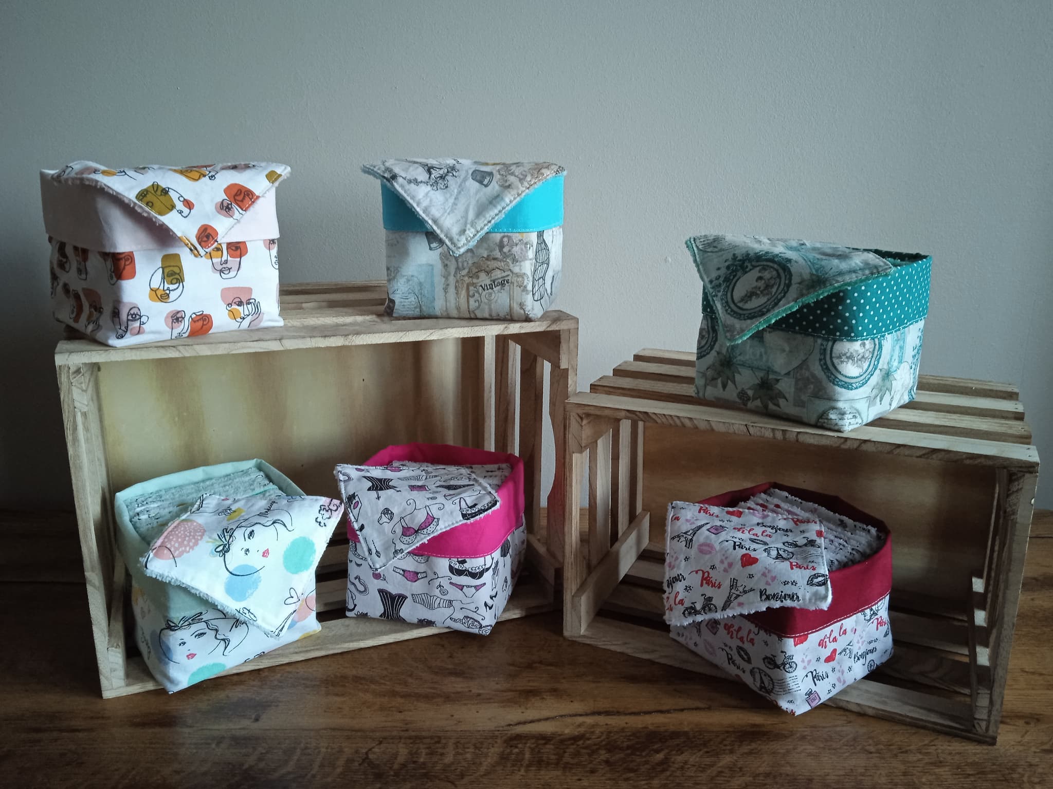 PANIERES AVEC 20 LINGETTES 10*10CM