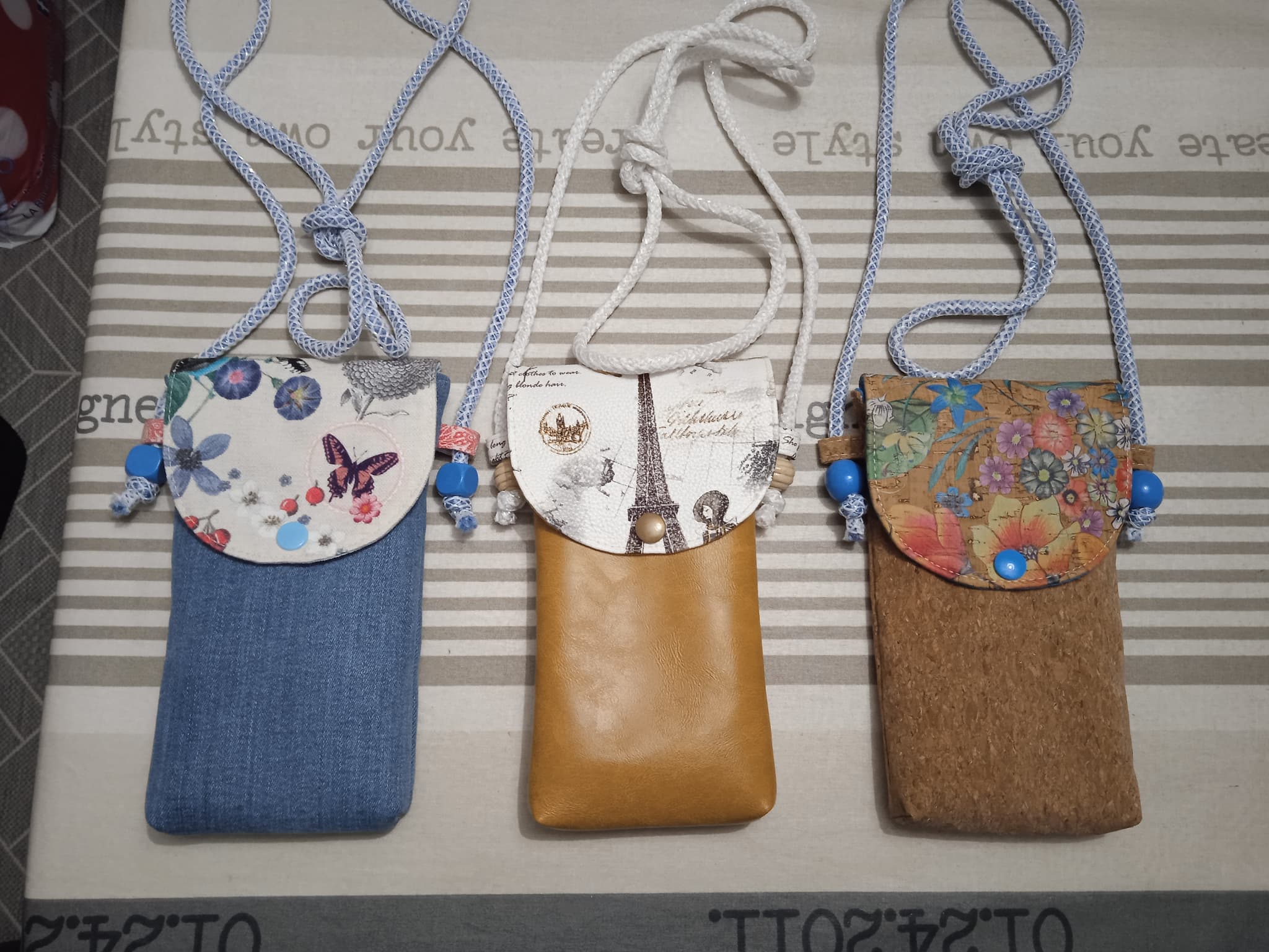 POCHETTE POUR TELEPHONE