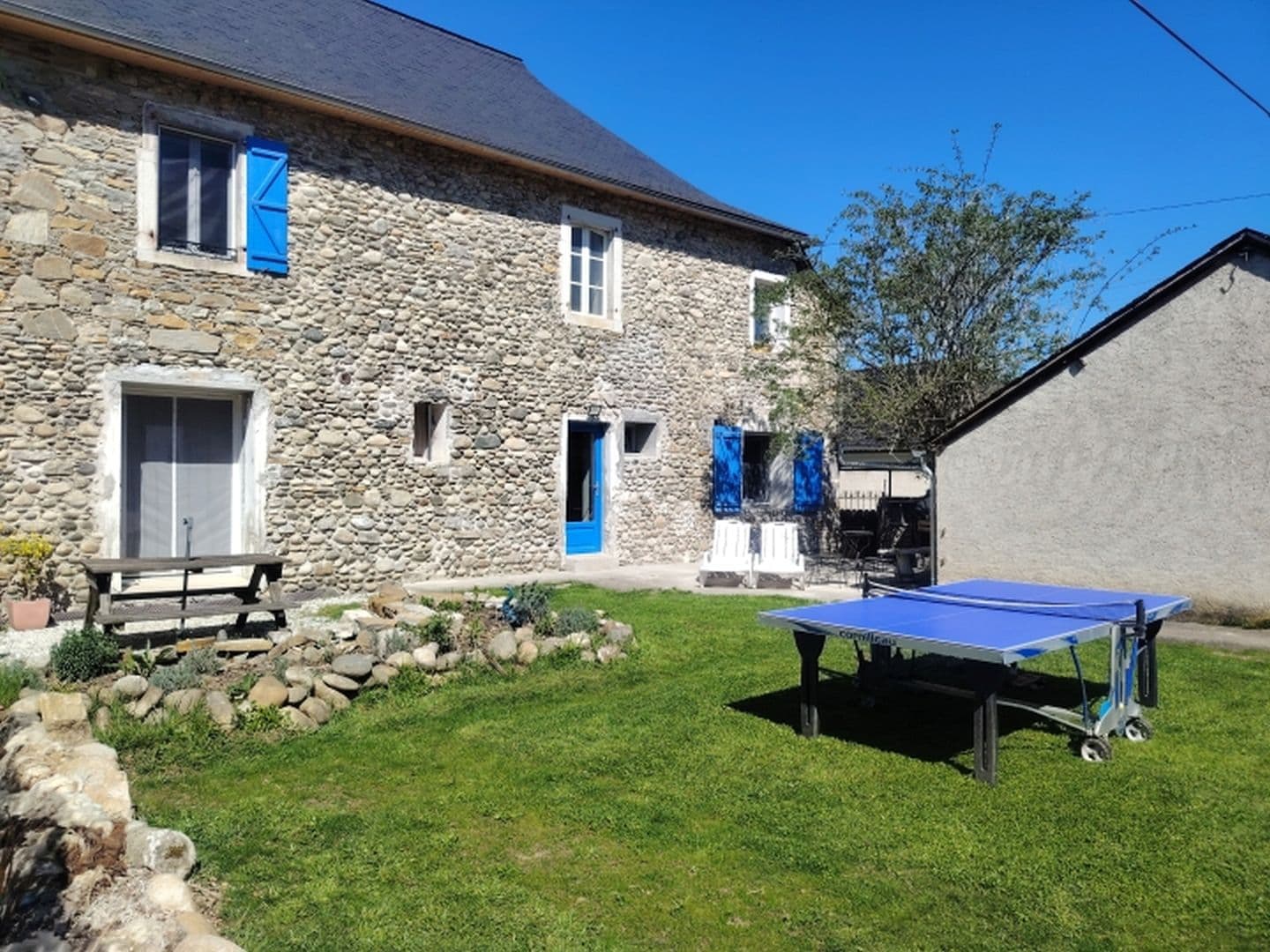 Extérieur: jardin et terrasse