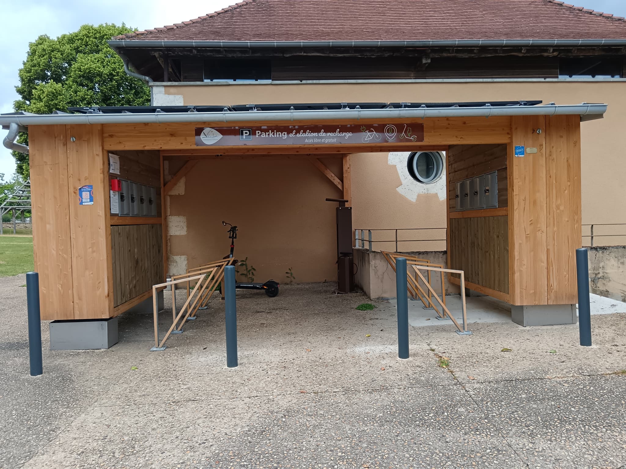 Parking et station pour vélos_vue générale
