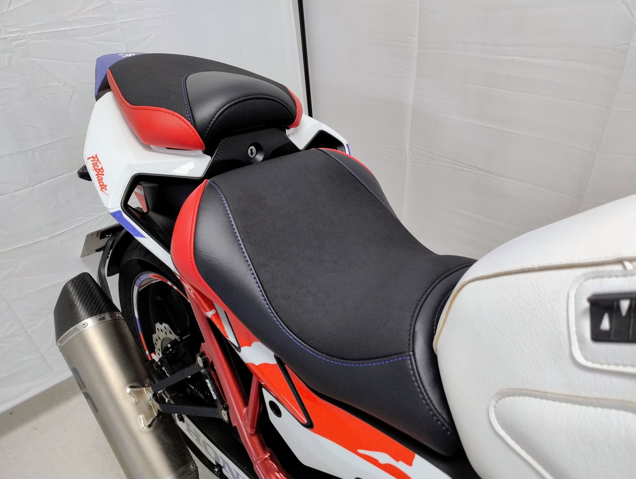 Modification hauteur, confort et personalisation de selle de moto