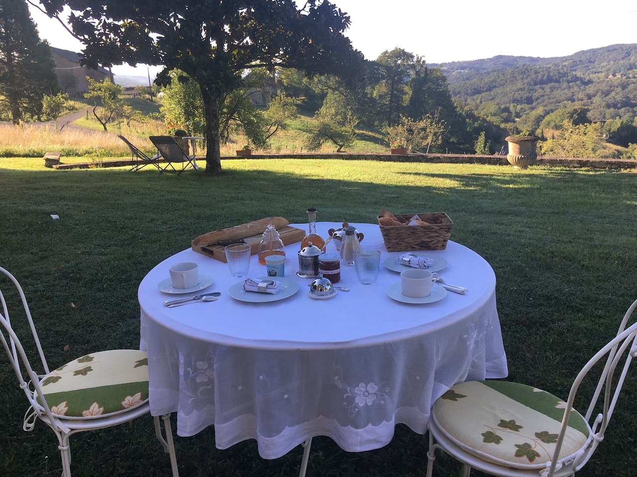 Petit déjeuner sur la terrasse_11