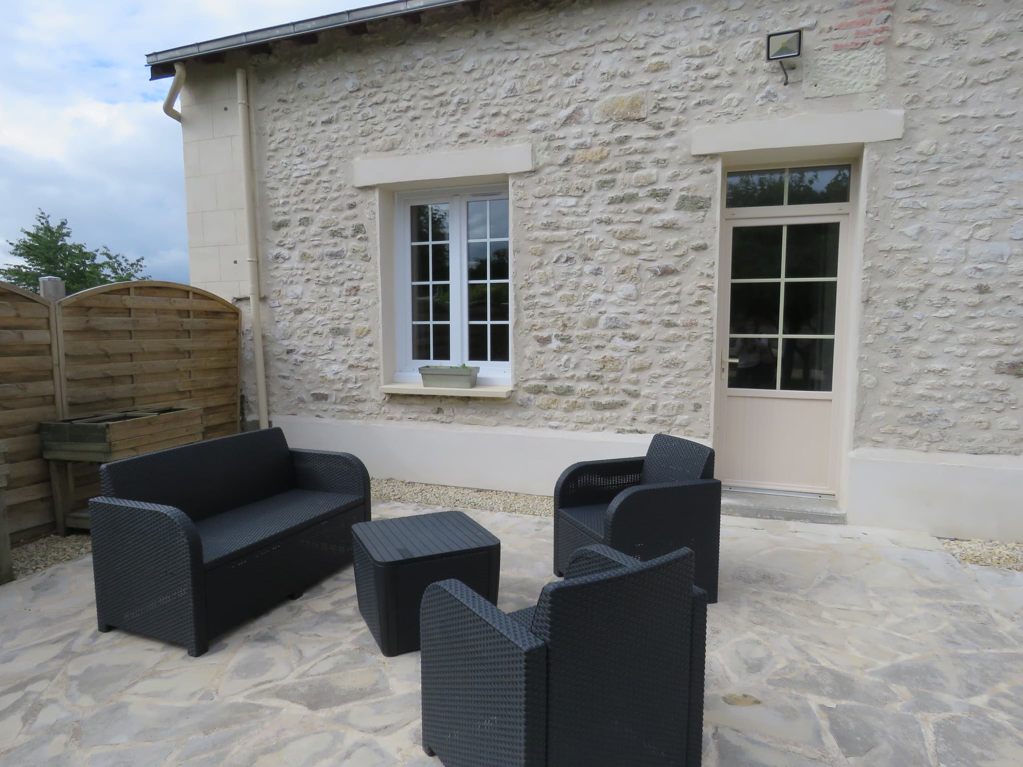 10-Terrasse-Salon-Relais du Puits d'Arçay