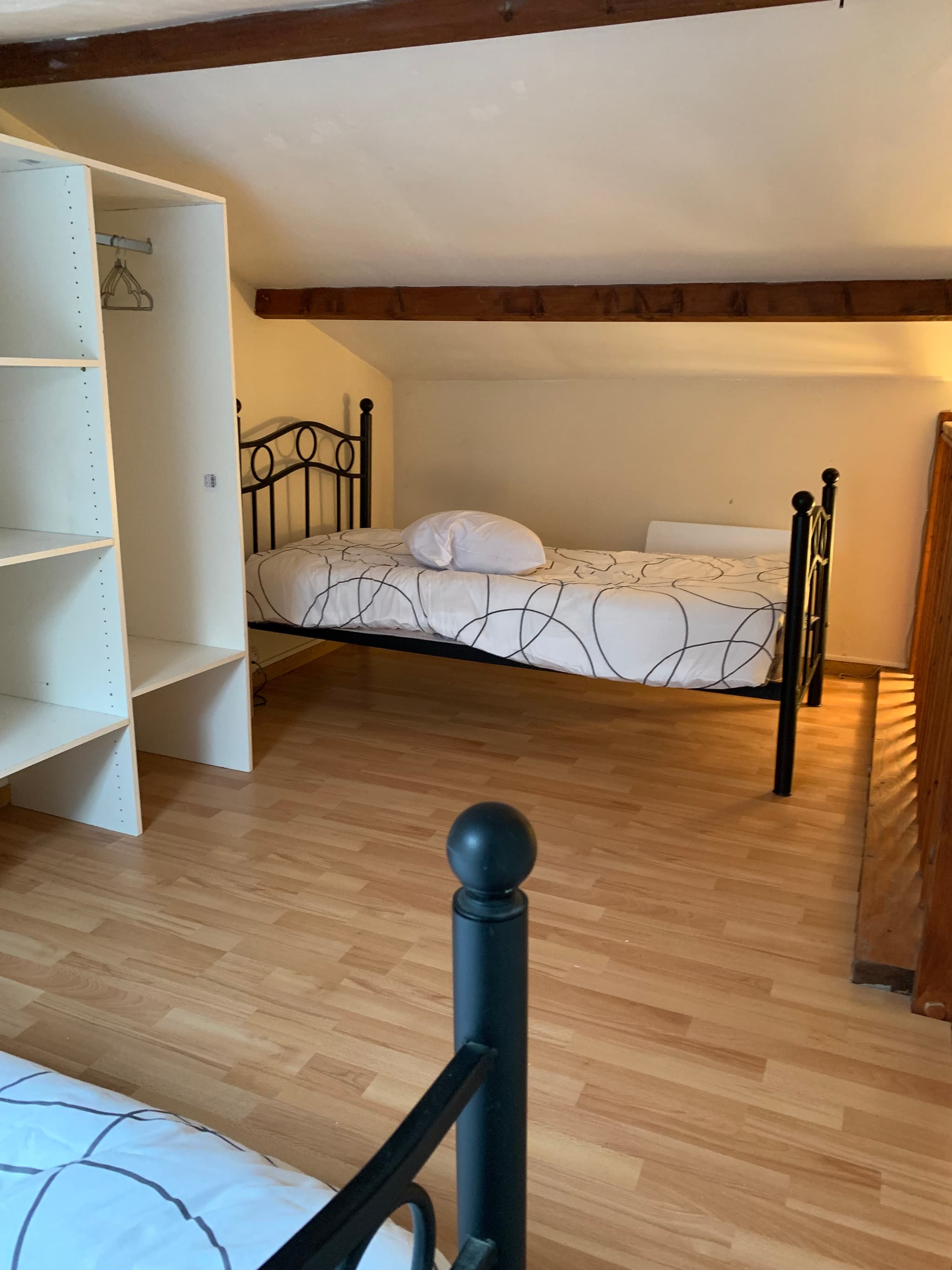 Chambre avec deux lits simples