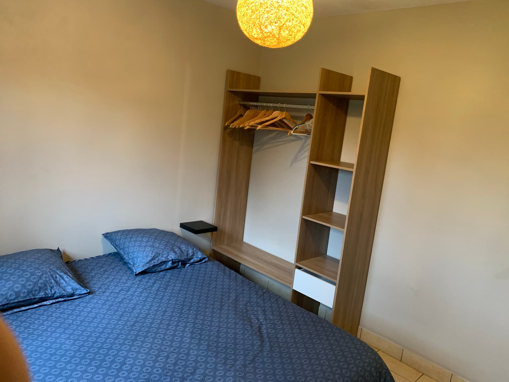 Chambre avec lit double