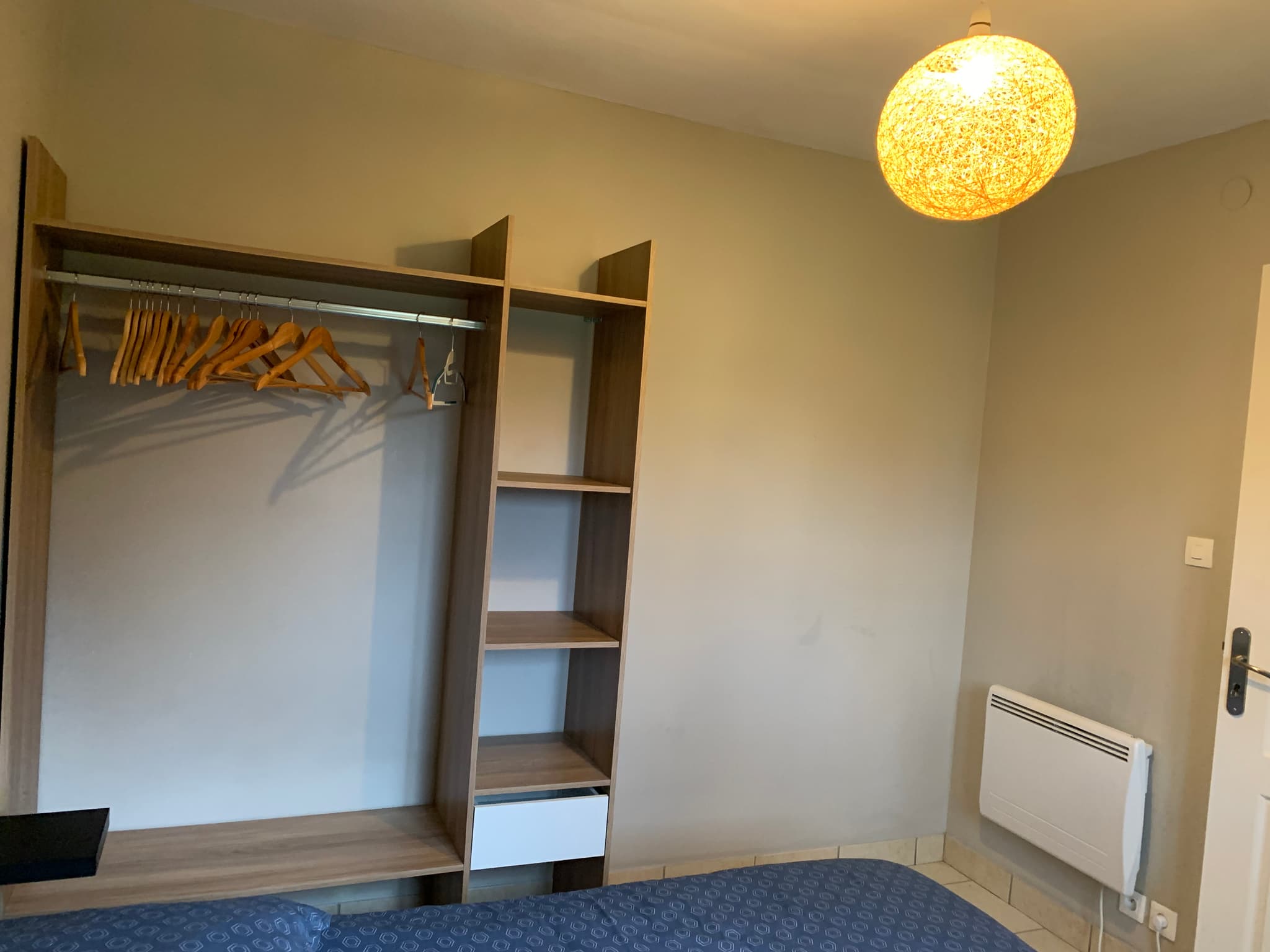Chambre avec lit double