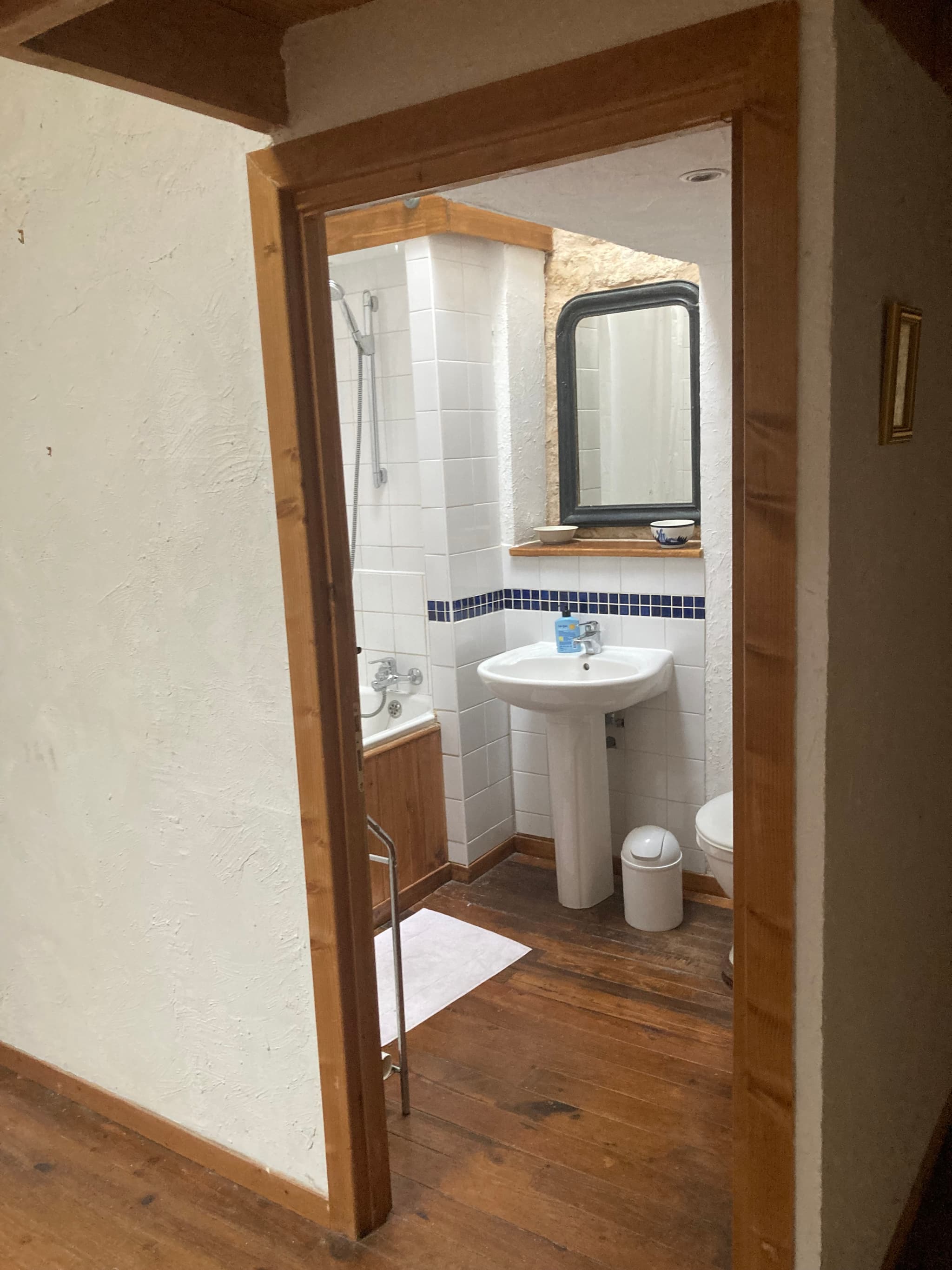 Entrée sur salle de bains