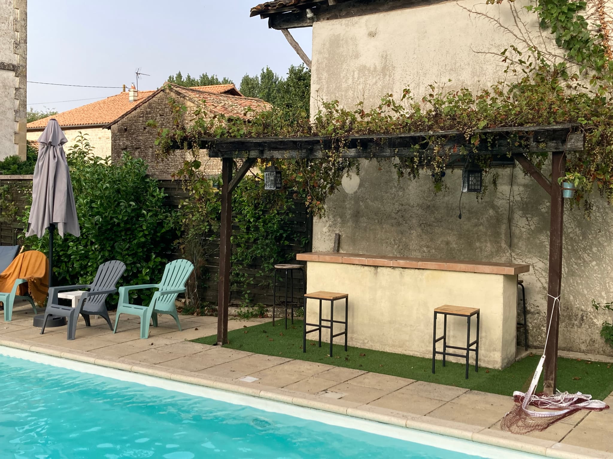 Le bar de la piscine