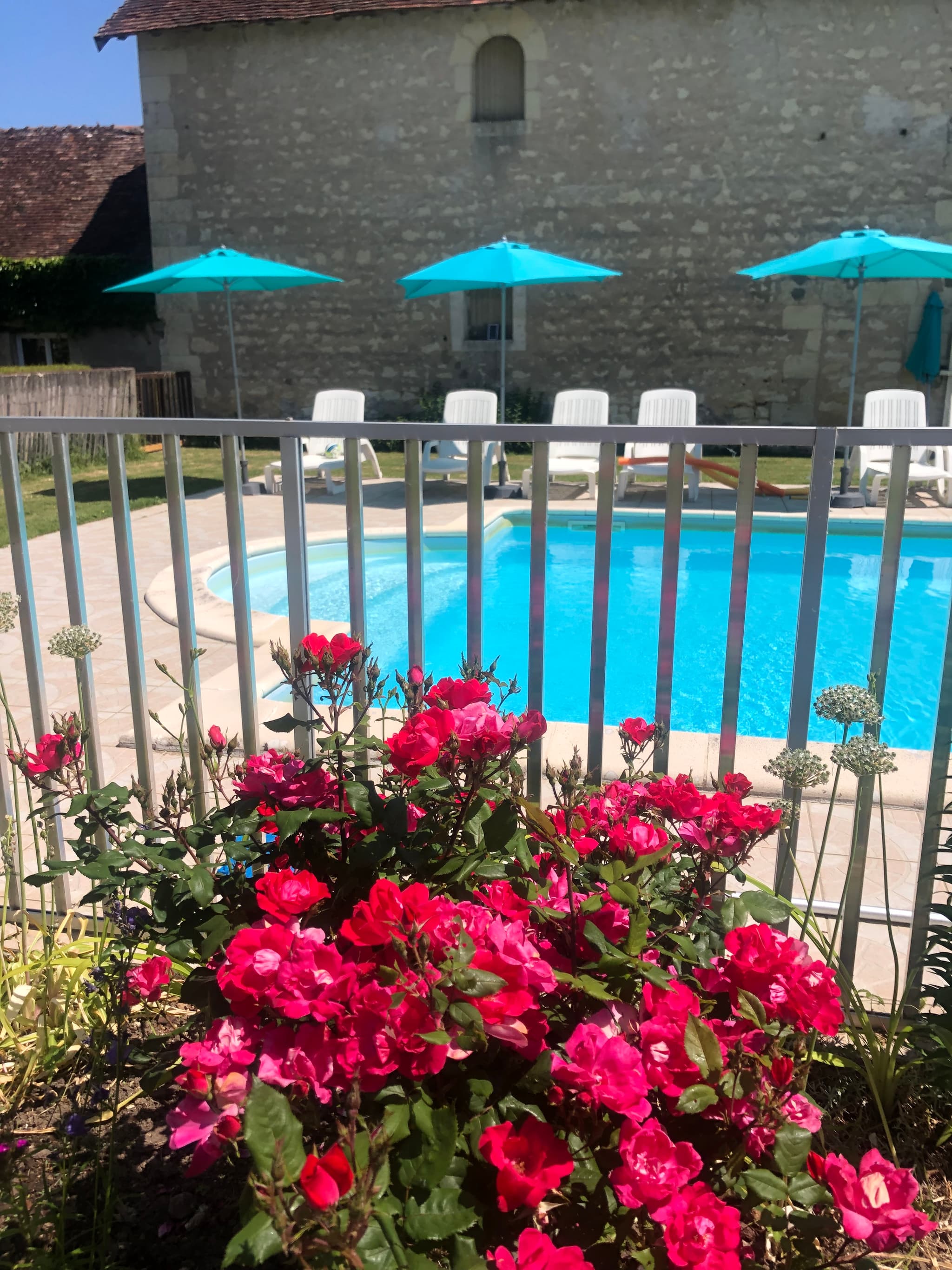 PISCINE chauffee et securise