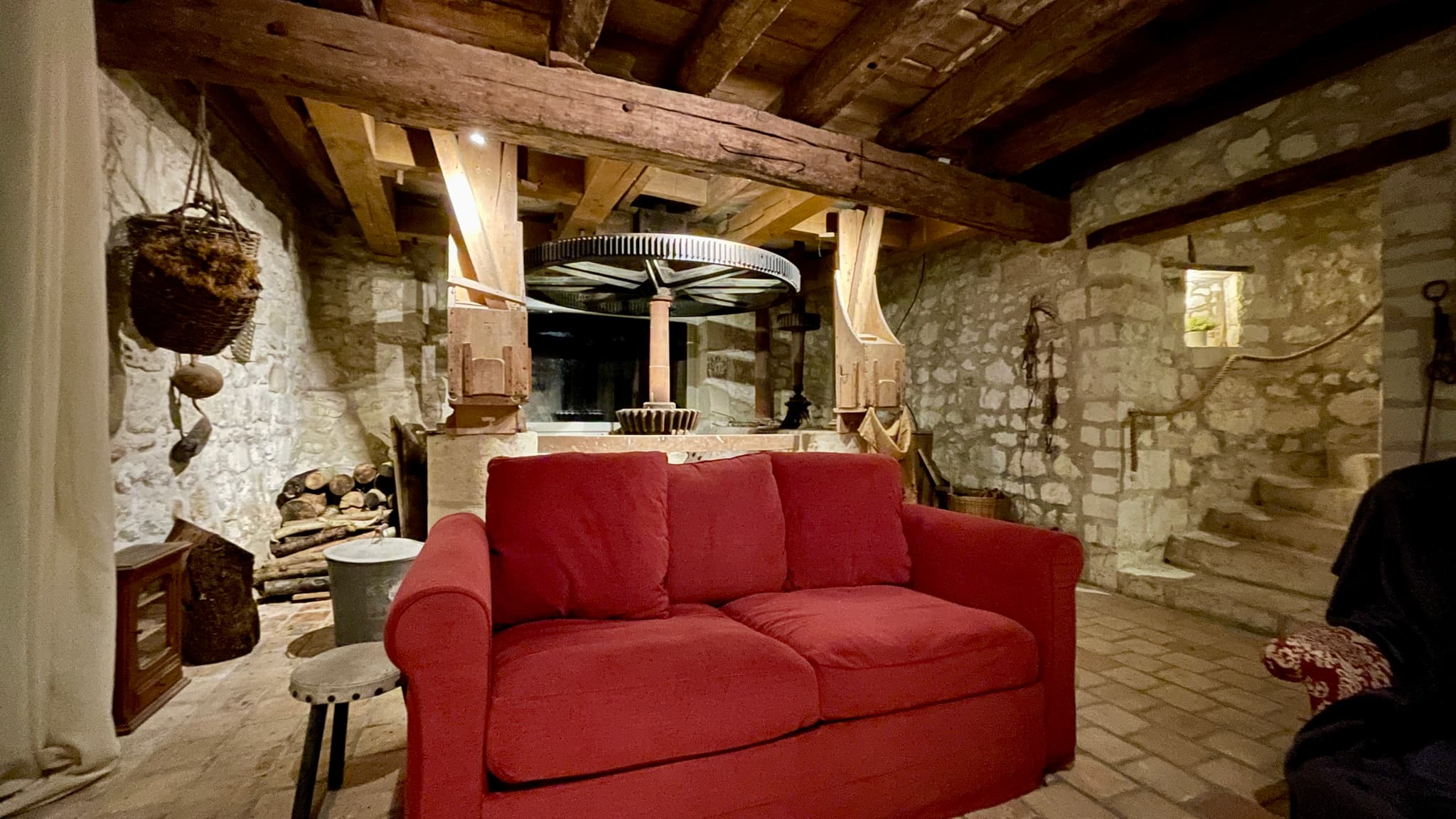 Gite avec Salon avec cheminée dans cet ancien moulin chargé d'histoire