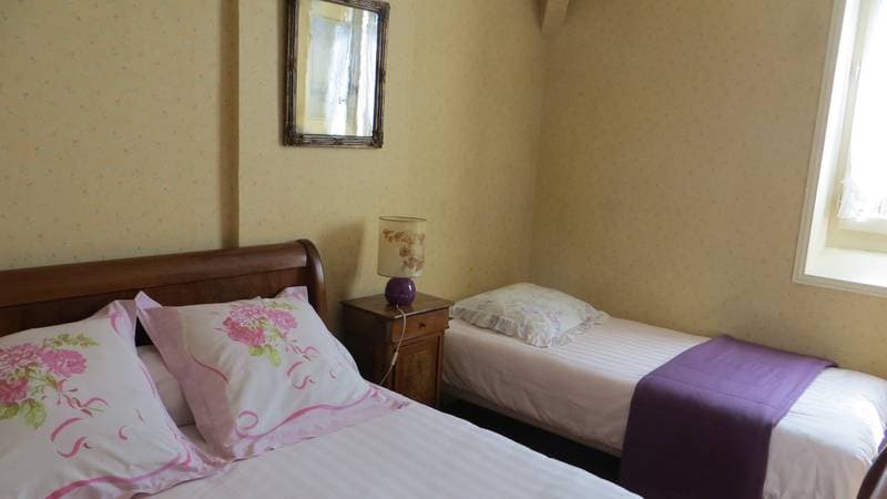 Chambre hotes Rose-Violette Hebergement Holstein Thouars Thouarsais Deux Sevres