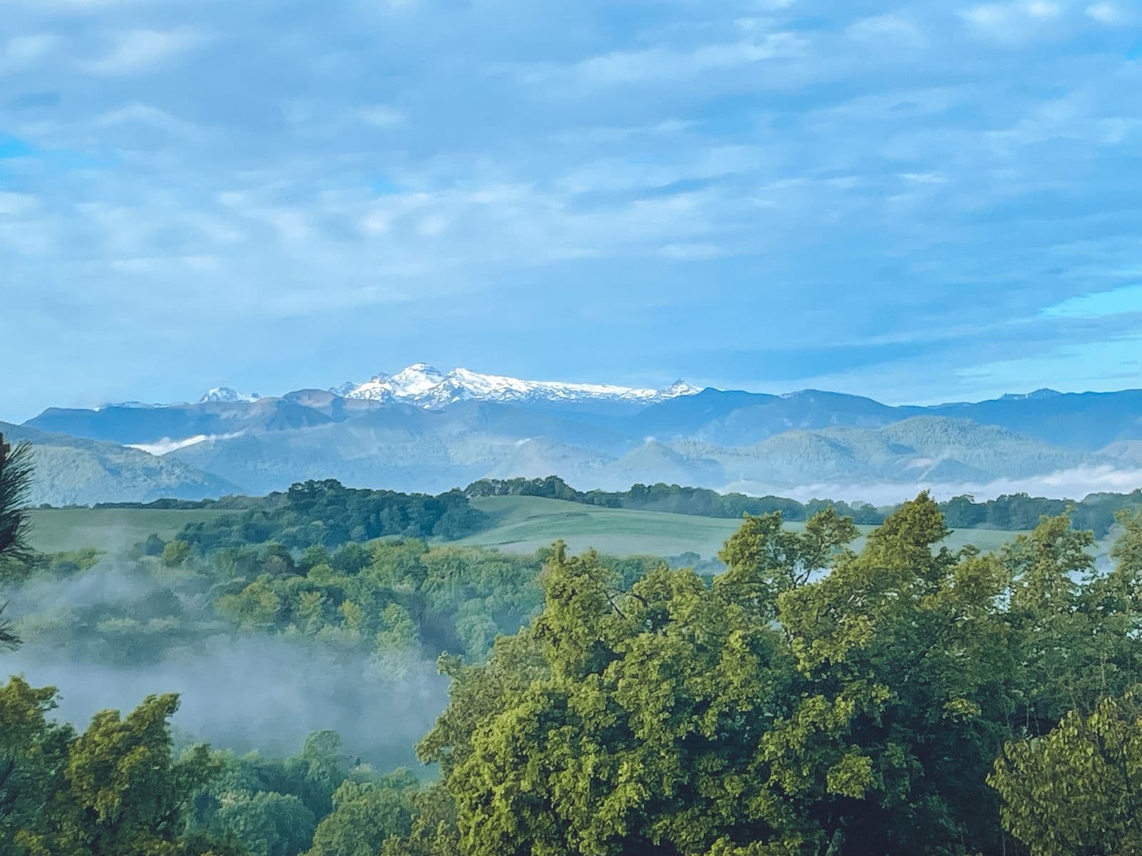 Vue panoramique sur la chaine des Pyrénées