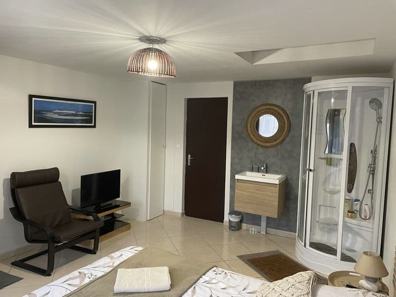 Chambre et salle d'eau