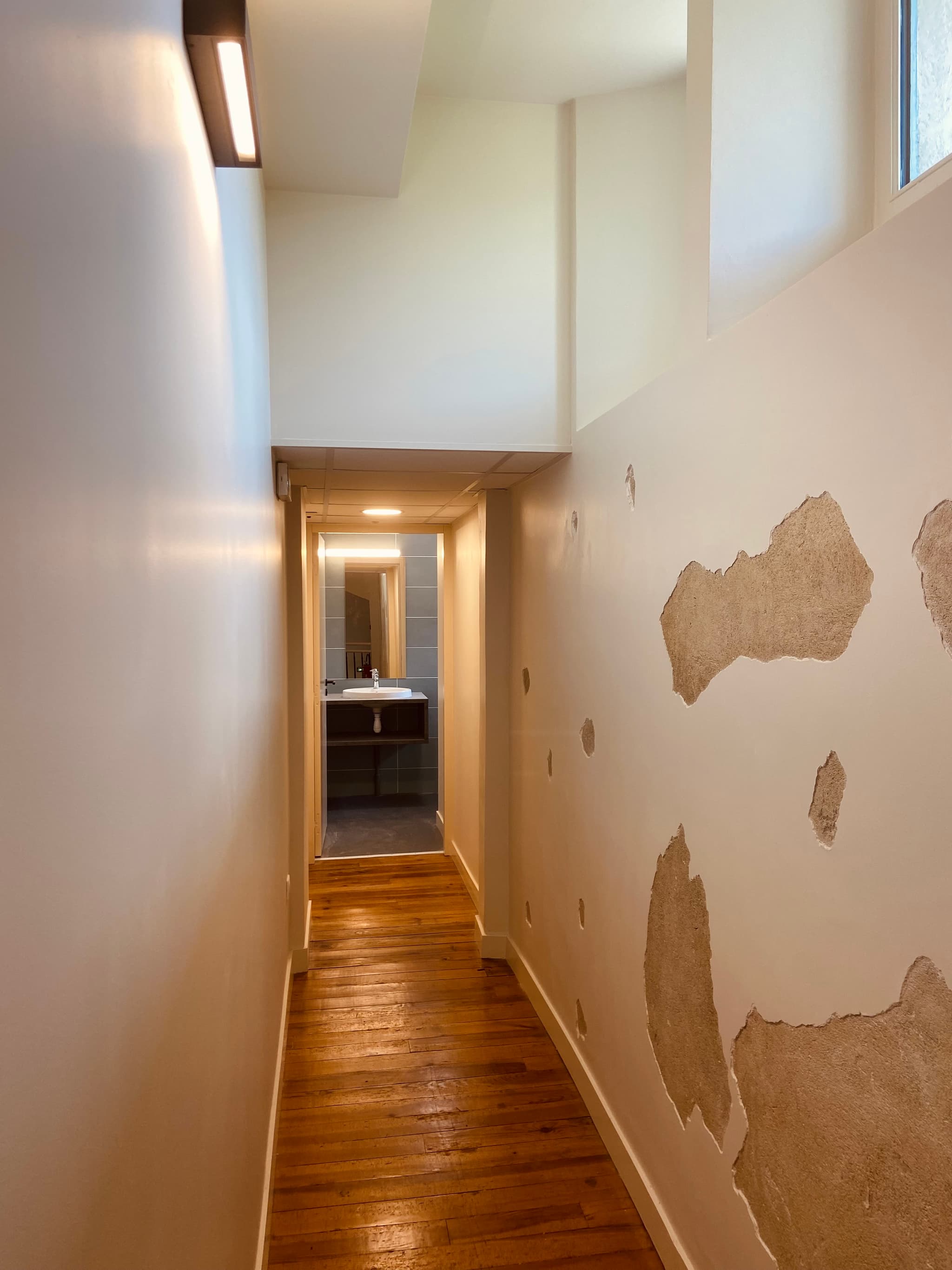 Gîte de groupe Lou Castet de Fébus - Montaner - Couloir étage accès chambres