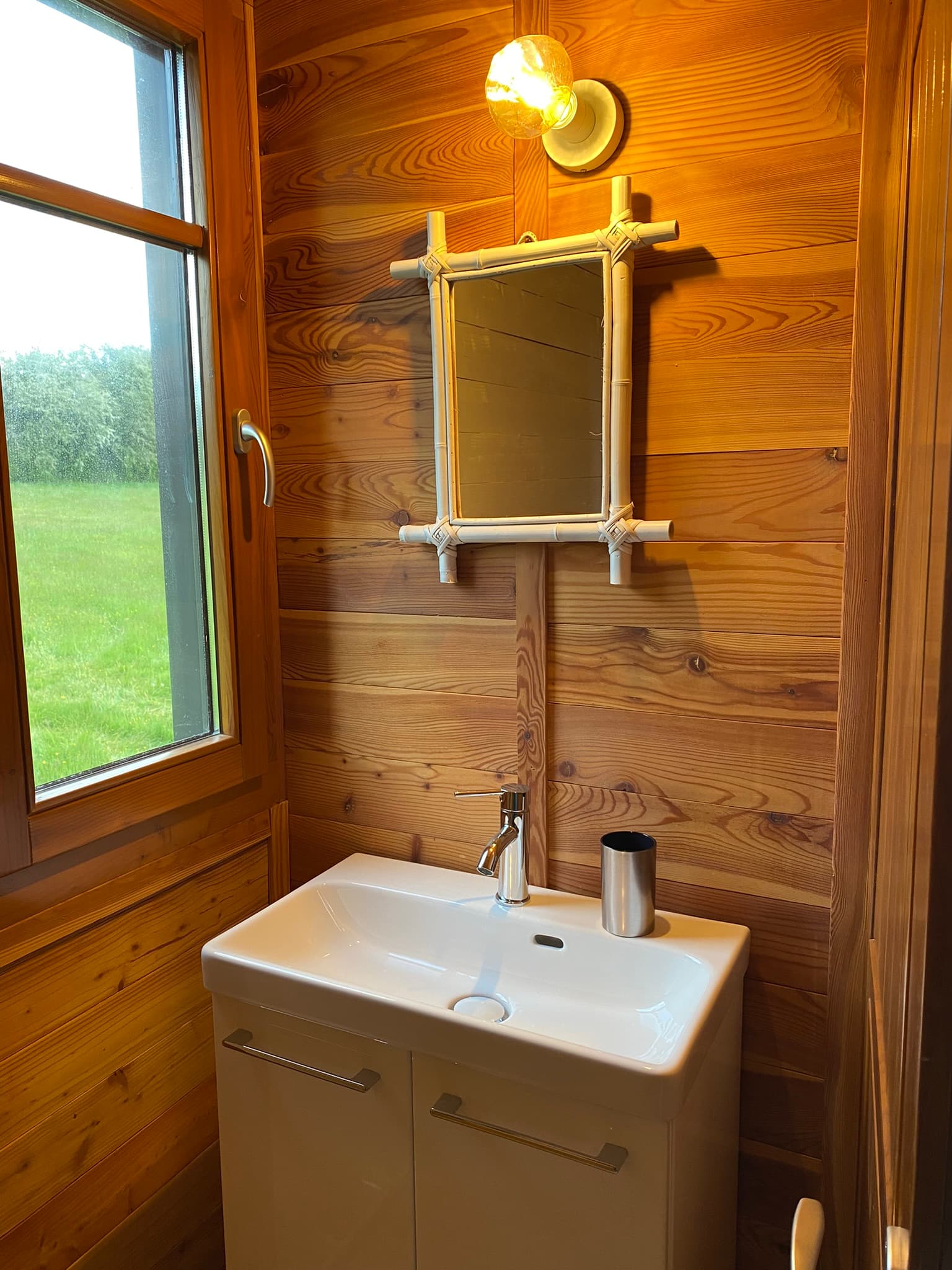 roulotte du Verger, sanitaire avec lavabo