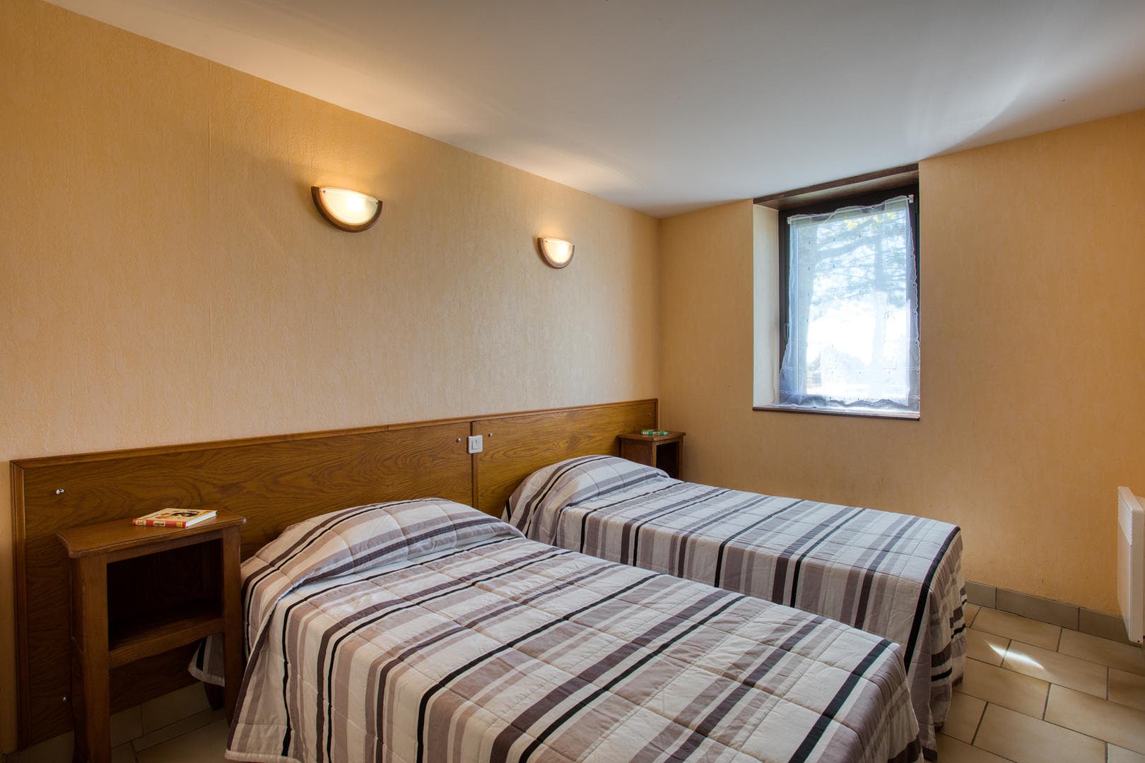 JUSTINE6-Chambre2-2-lits-simples