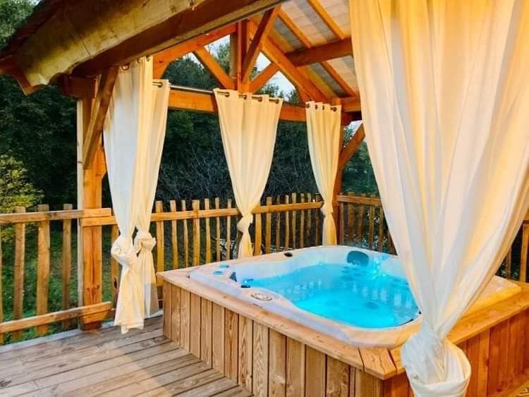 Jacuzzi