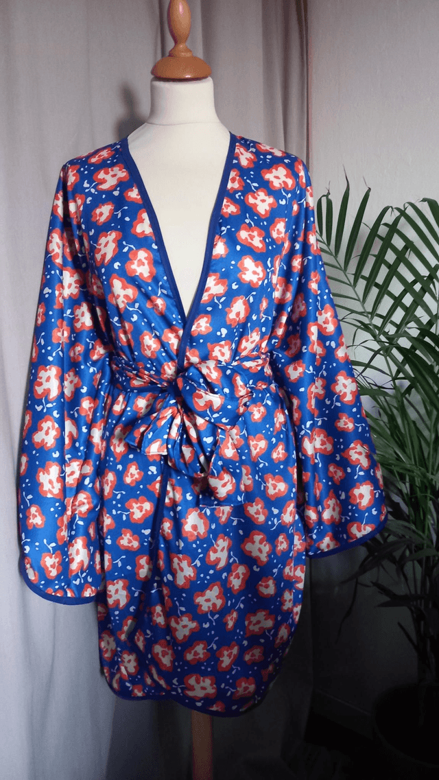 Kimono flowers blue orange