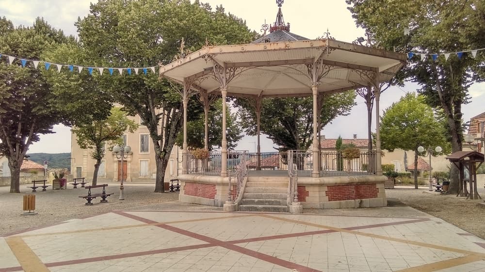 Kiosque Place du Club_Albret Tourisme