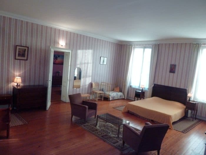 LA SUITE