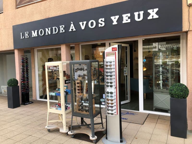 LE MONDE A VOS YEUX