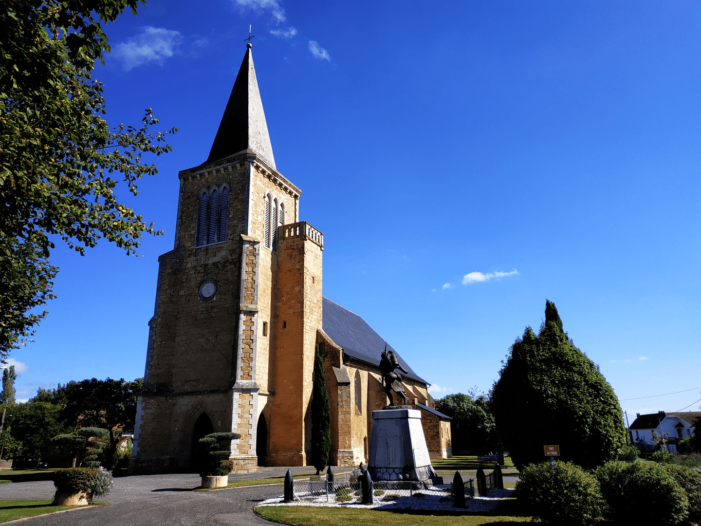 Lembeye Tèrra Aventura église