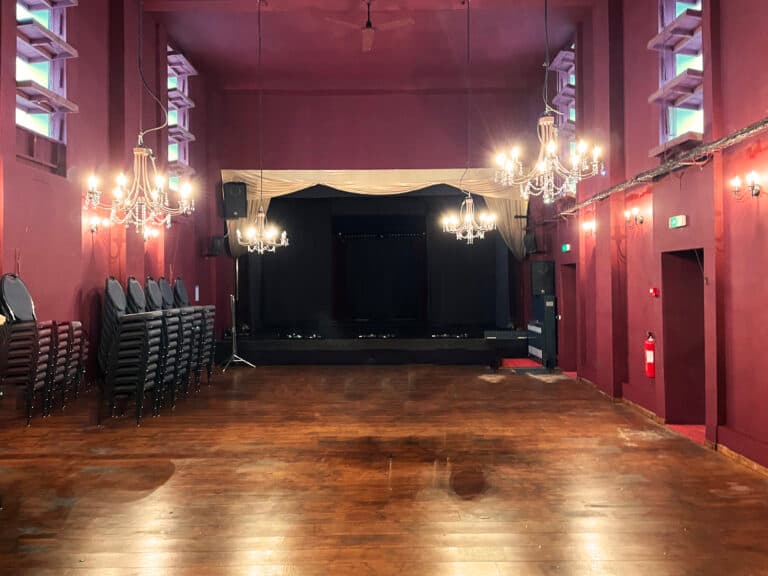 L'espace lounge dans le pigeonnier