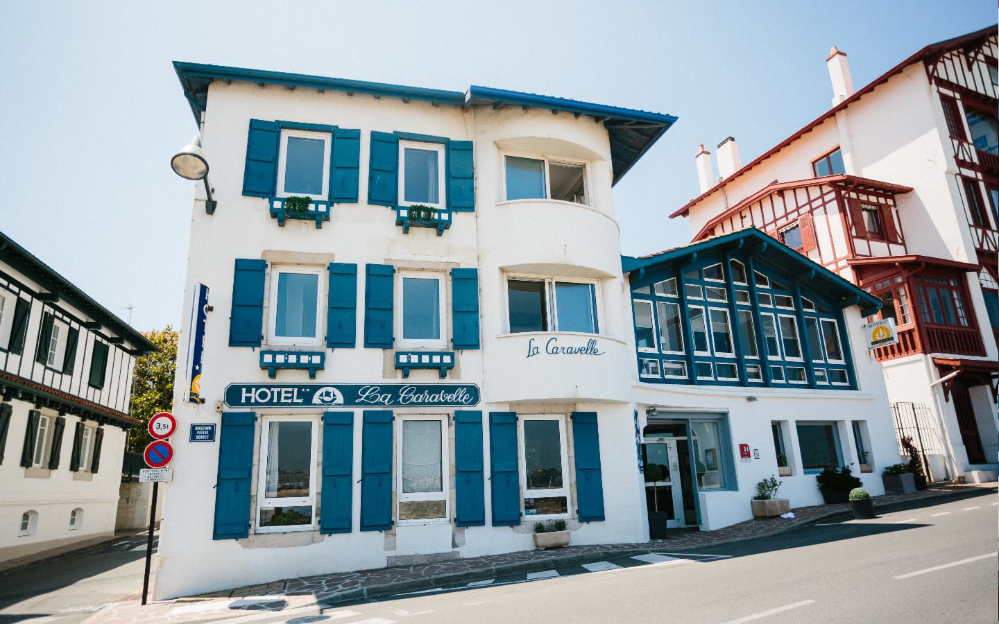 Facade Hôtel La Caravelle