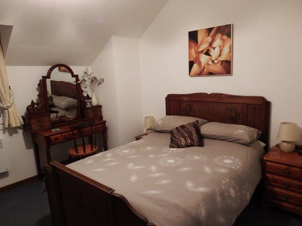 La Jacinthe Double Bedroom