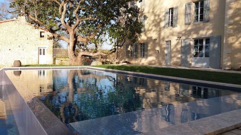 La piscine à débordement
