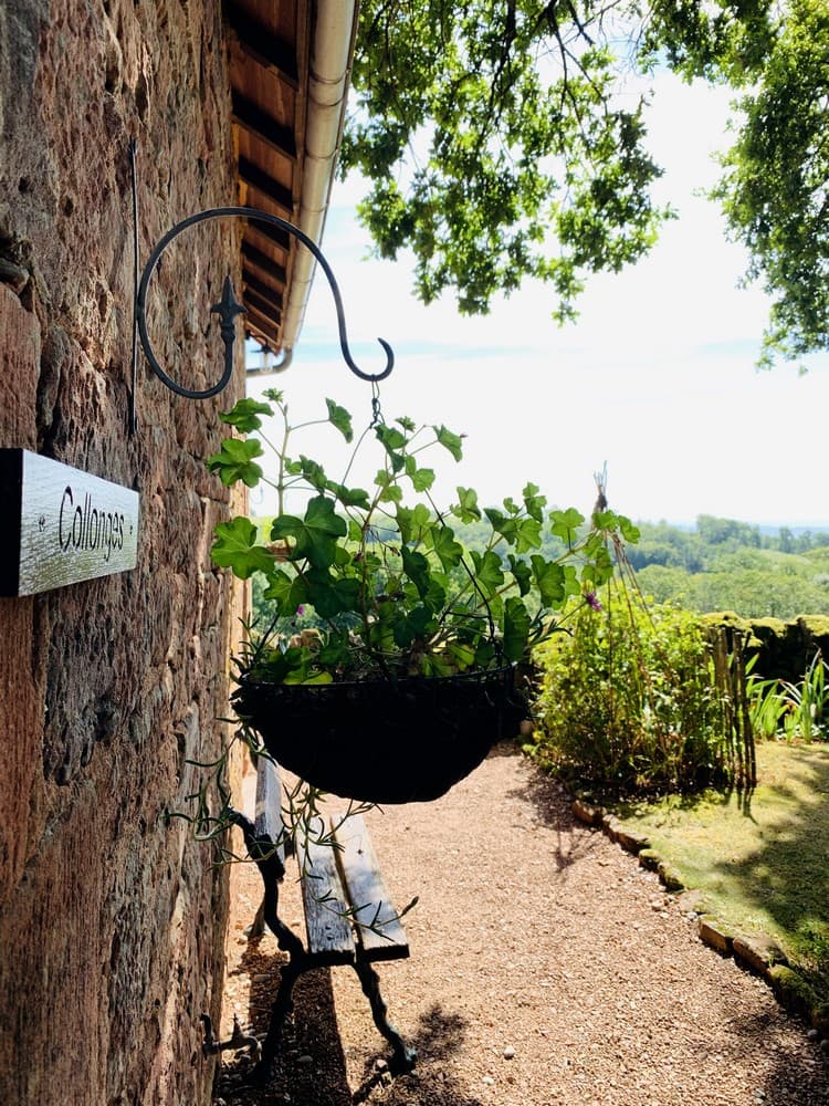 L'acces aux chambres depuis le jardin_2