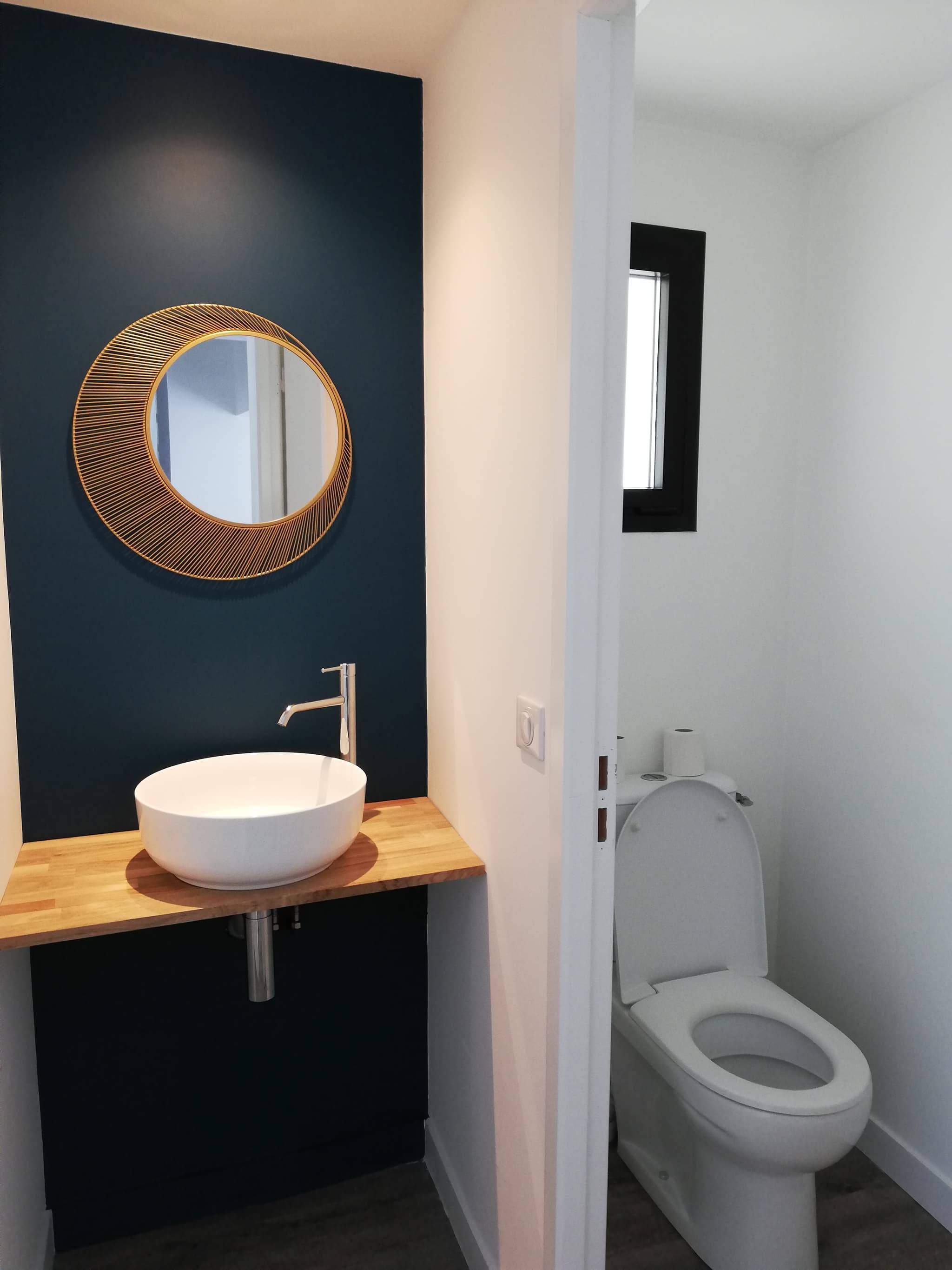 Lave mains et wc separe