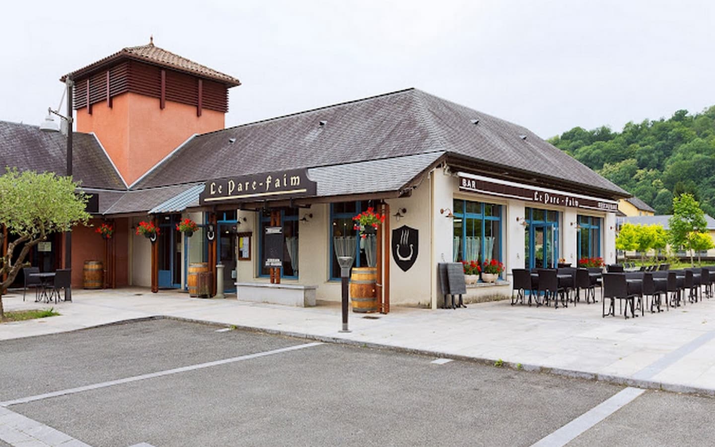 Le Pare-Faim - extérieur - Uzos