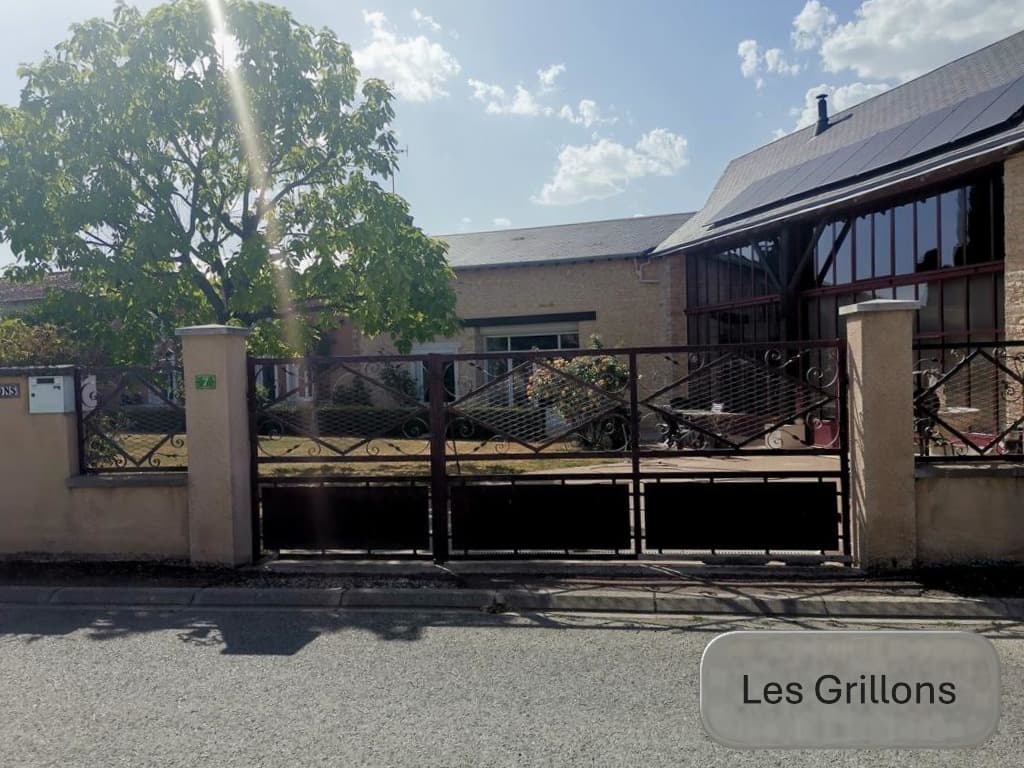 Les Grillons