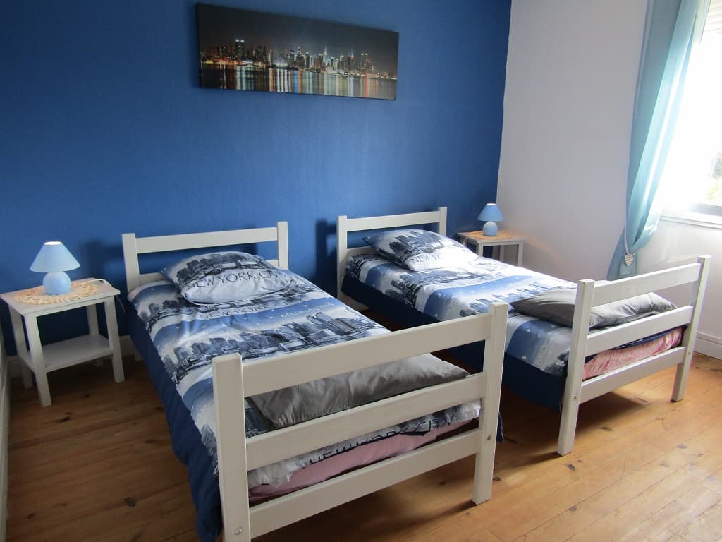 Lespes - chambre 2lits 1pers