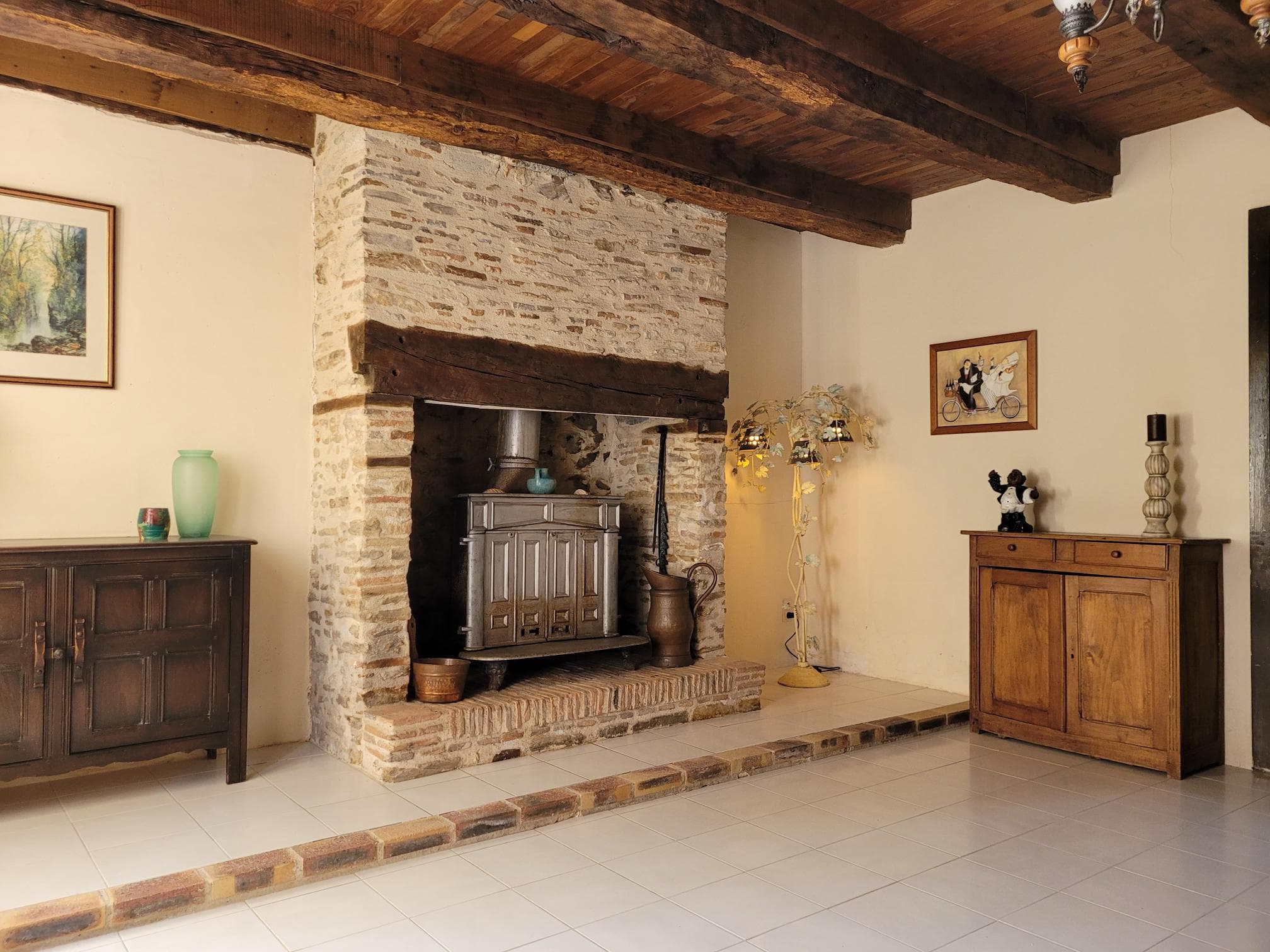 Livingroom fireplace