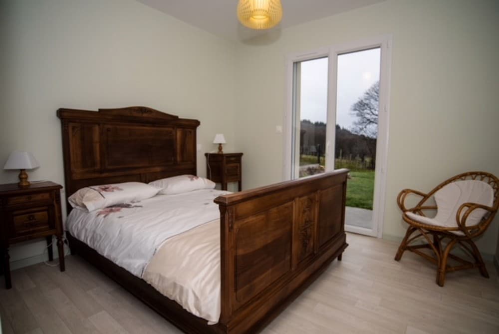 LocationFAVEDE-Aubazine_chambre2_17