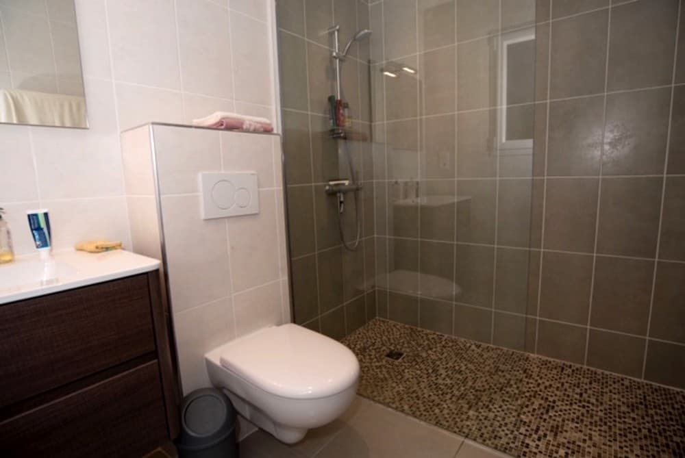 LocationFAVEDE-Aubazine_sdb1_13