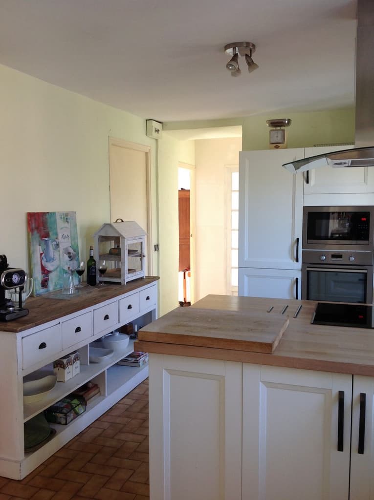 LocationStroink-Liourdres_cuisinePlanTravail_21