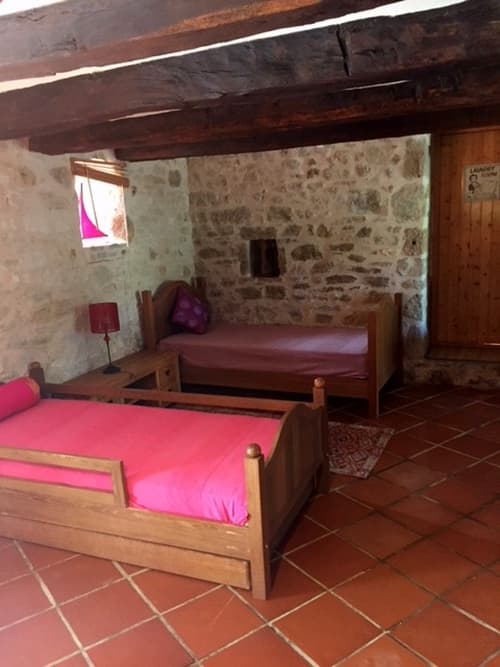 LocationVIGNAIS-Queyssac-les-Vignes_chambre5_26