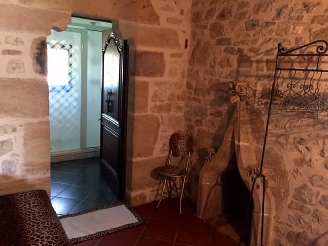 LocationVIGNAIS-Queyssac-les-Vignes_couloir_18