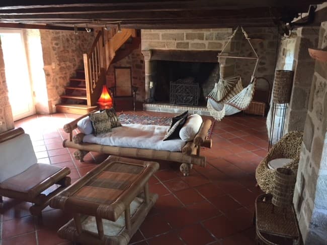 LocationVIGNAIS-Queyssac-les-Vignes_salon_11