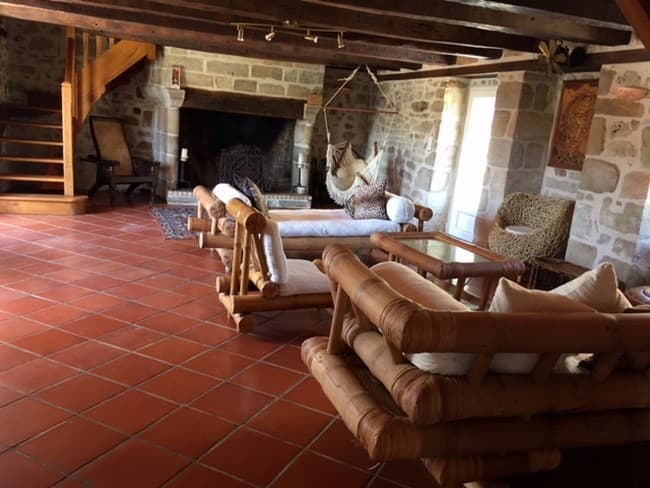LocationVIGNAIS-Queyssac-les-Vignes_salon3_12