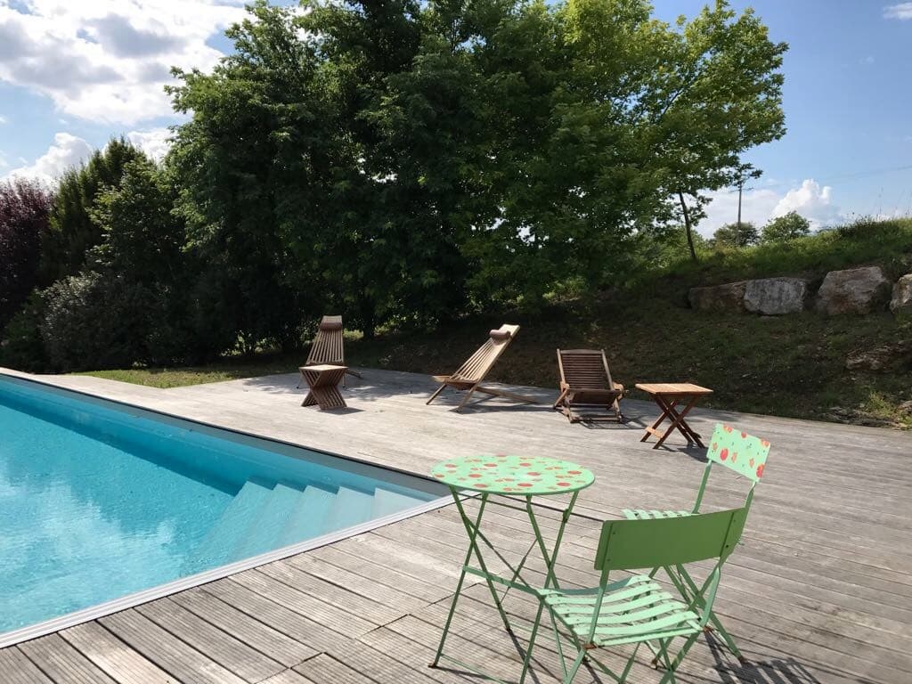 LocationVIGNAIS-Queyssac-les-Vignes_terrassePiscine_7