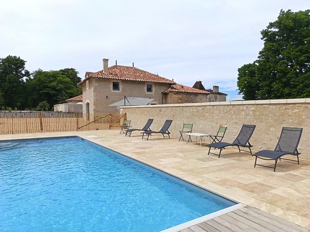Logis piscine et gîte 1