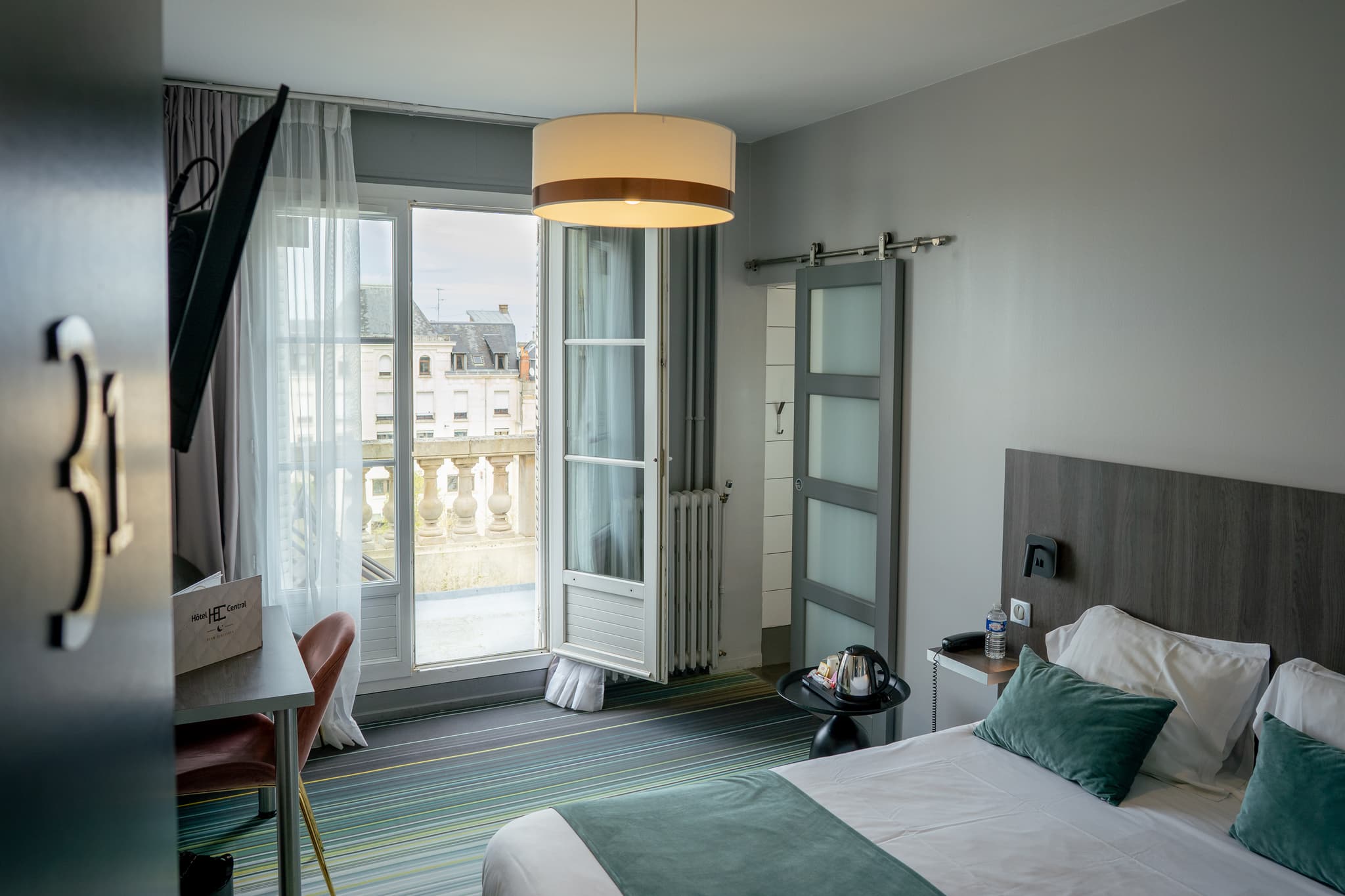 Hôtel Central - Chambre confort avec balcon