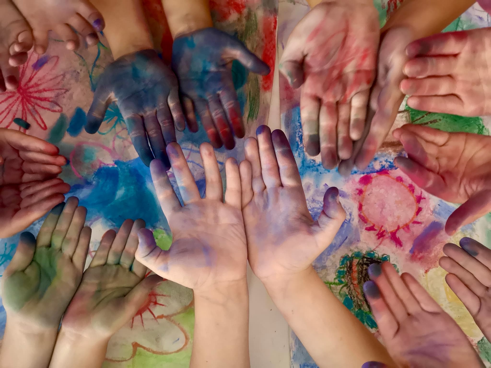 Mains et pastels