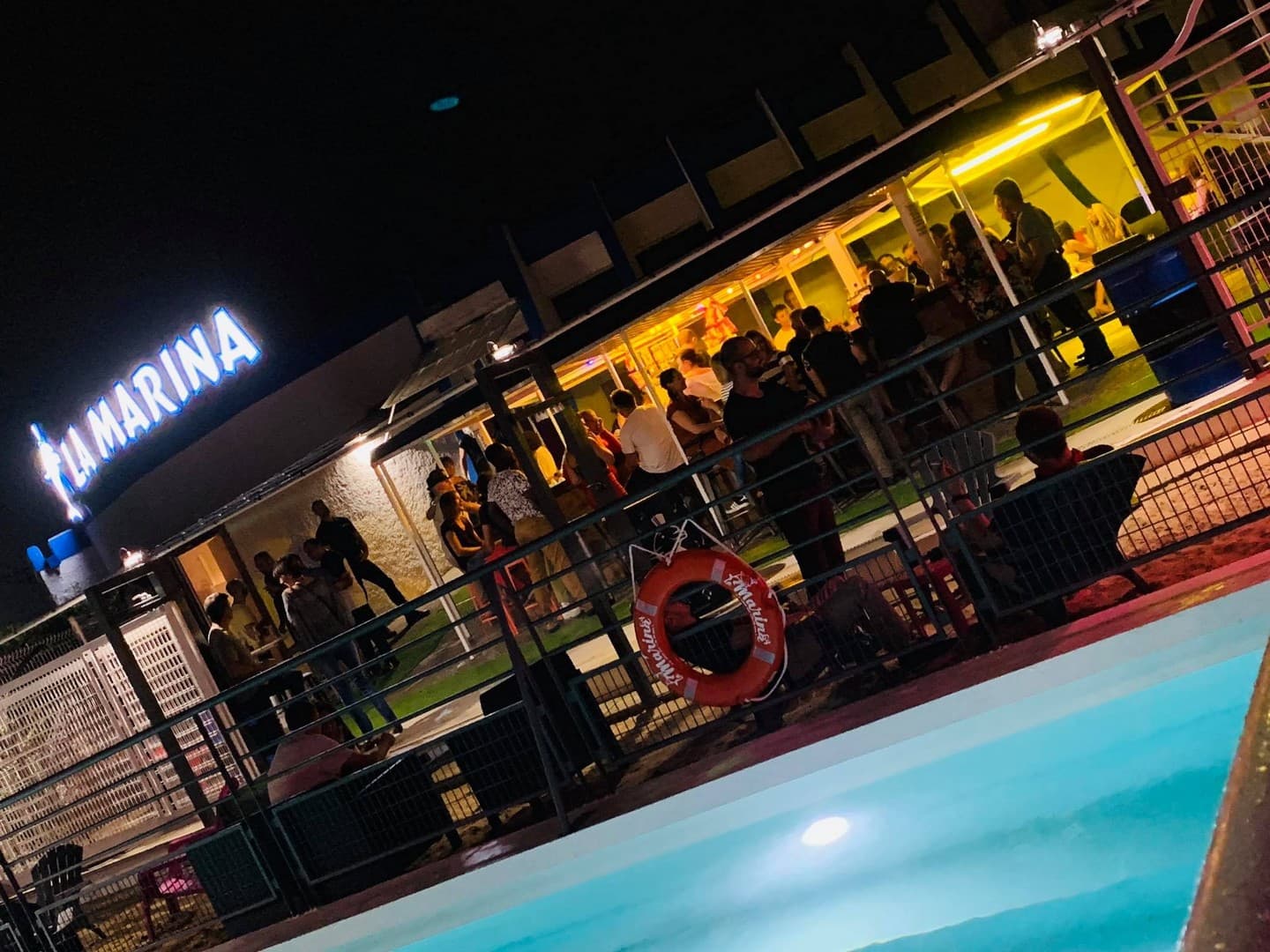 Marina_Idron_Bar_exterieur