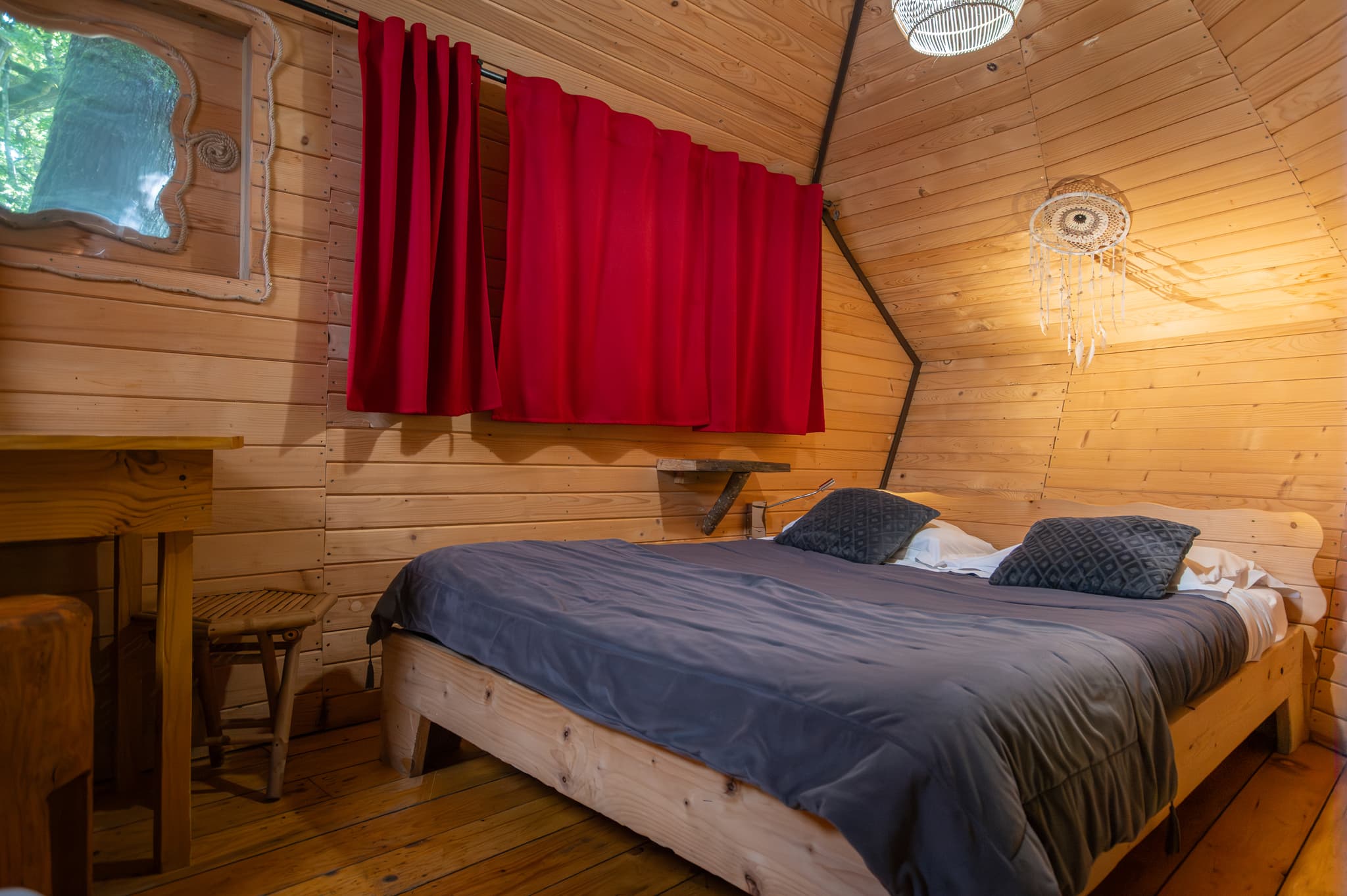 Cabane dans les arbres 4 personnes