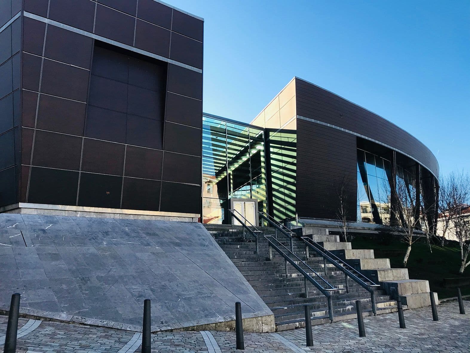 Mediathèque-Biarritz-Entree1